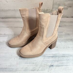 Dream Paris nude boots size 7.5